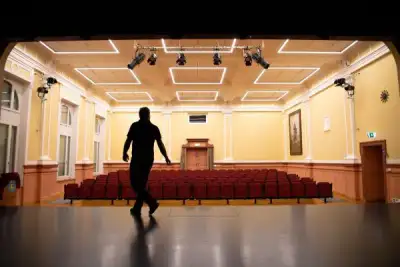 AUDIOVISUELLE
[INSTALLATIONEN]